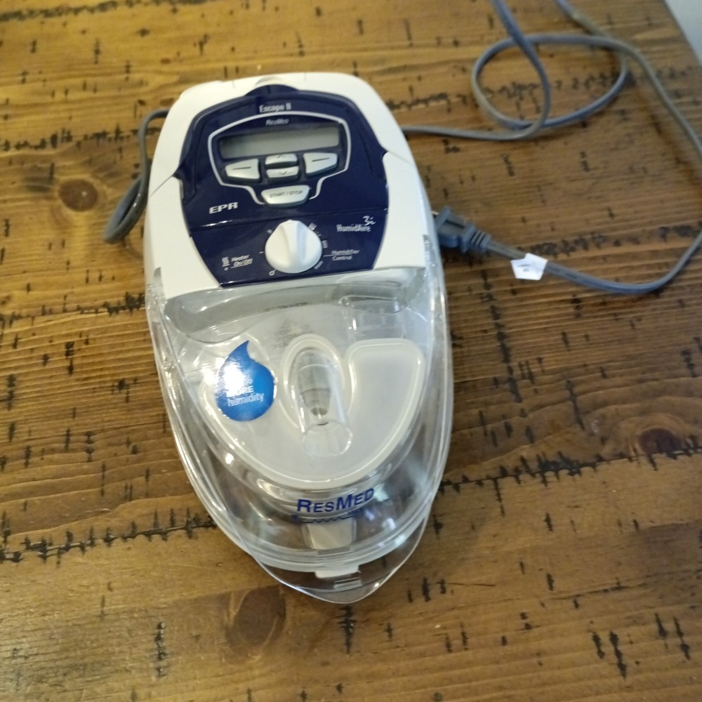 ResMed S8 Escape II  Machine HumidAire 3i Only 30 Hours Used